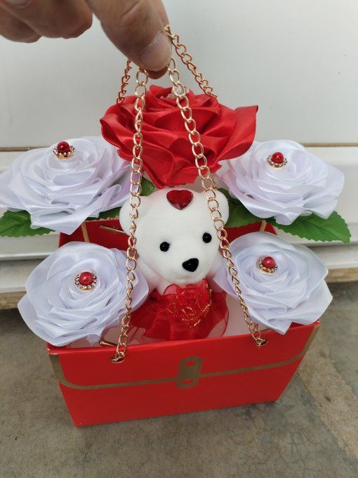 Sac avec ourson et fleur en satin 