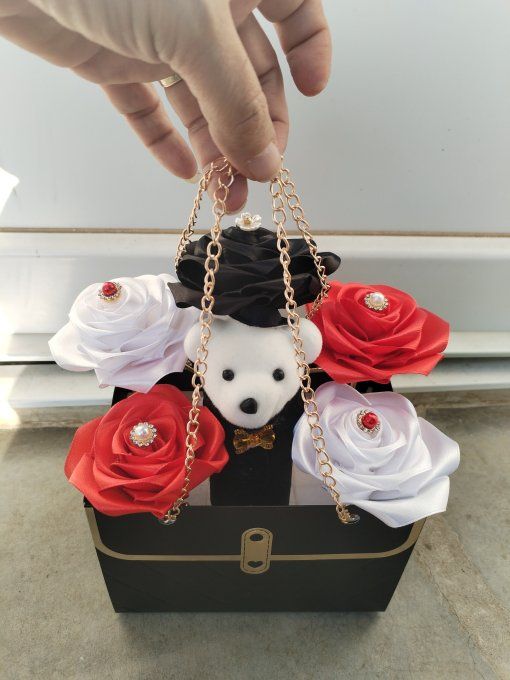 Sac avec ourson et fleur en satin 