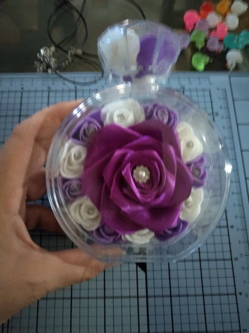 Bouteille de parfum avec sa rose(sur commande) 